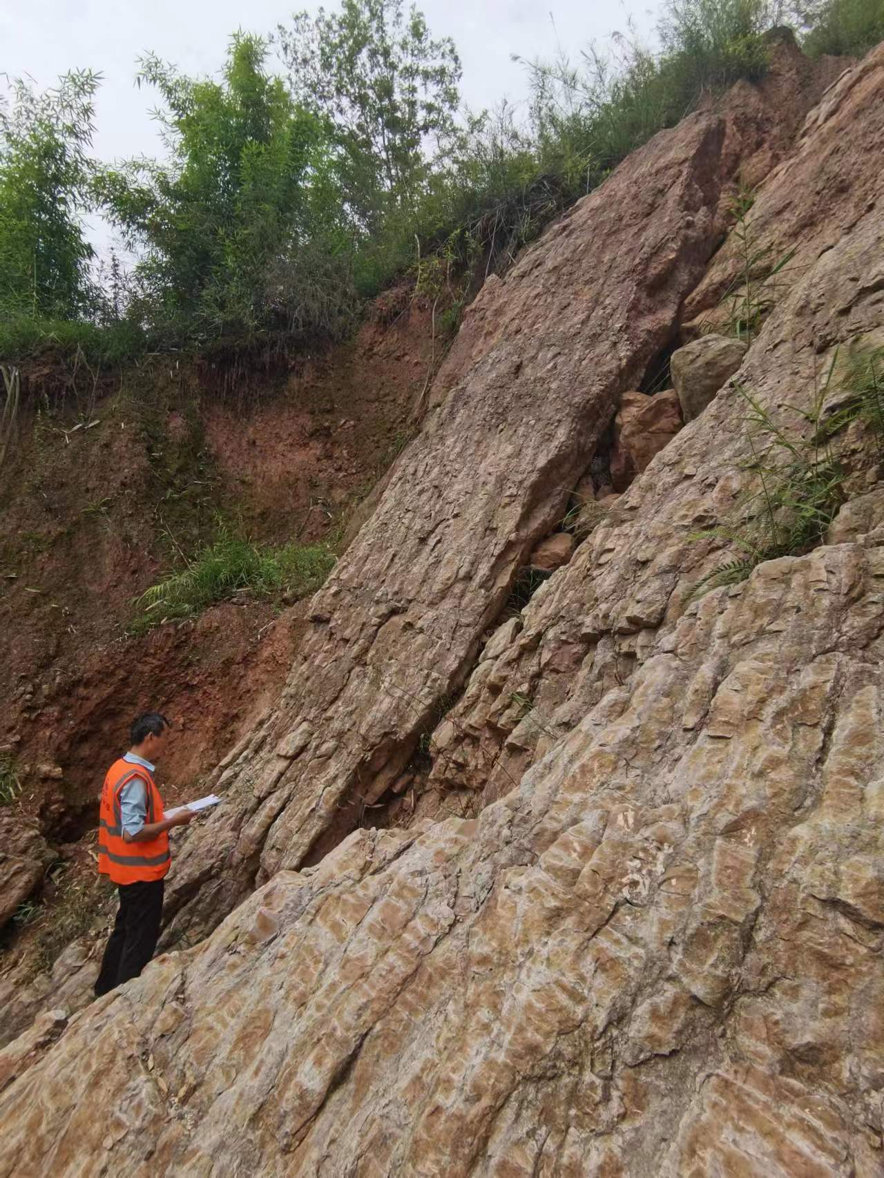 重任在肩，佳節(jié)亦然，順利完成蘆山、寶興震后首輪次生災(zāi)害應(yīng)急排查！